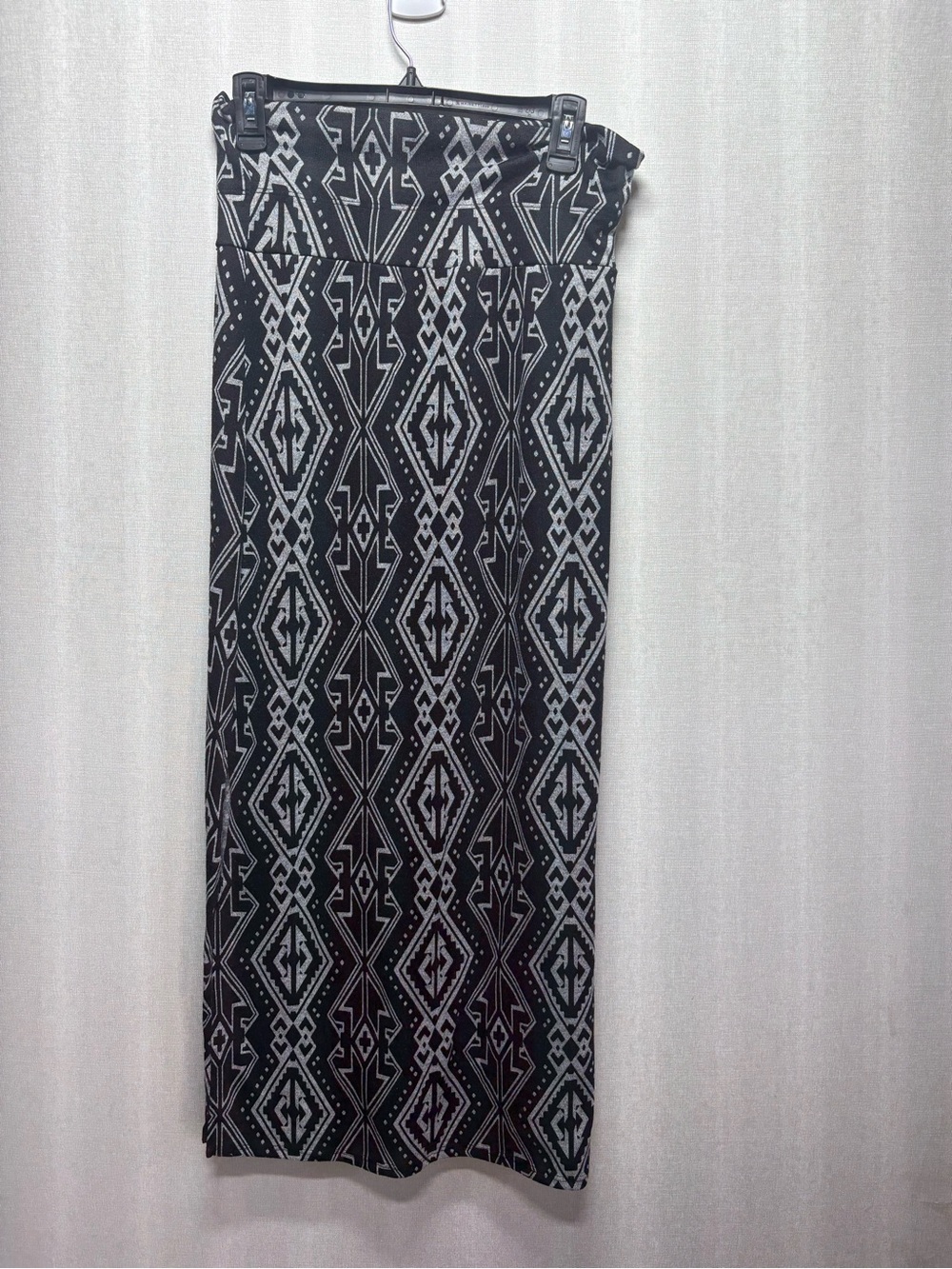 L8teR Black and White Geometric Maxi Skirt